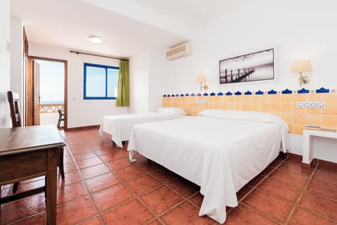 Comfort Triple Room, Sea View | In-room safe, free WiFi, bed sheets