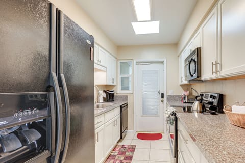 House (2 Bedrooms) | Private kitchen | Microwave, oven, stovetop, dishwasher