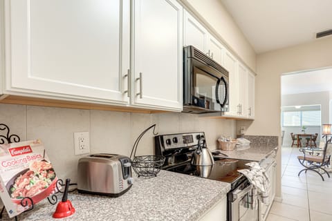 House (2 Bedrooms) | Private kitchen | Microwave, oven, stovetop, dishwasher