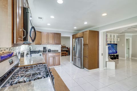 House (3 Bedrooms) | Private kitchen | Microwave, oven, stovetop, dishwasher