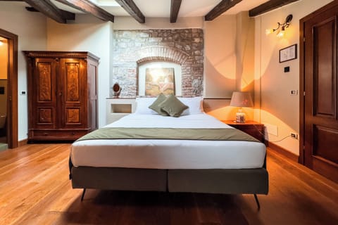 Deluxe Room, River View | In-room safe, individually decorated, individually furnished