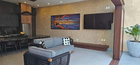 Smart TV, Netflix, pay movies, streaming services