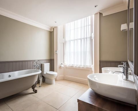 Deluxe Double Room | Bathroom