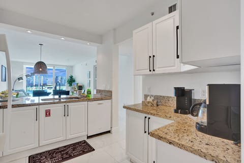 Gallery Condo | Private kitchen | Full-size fridge, microwave, oven, stovetop