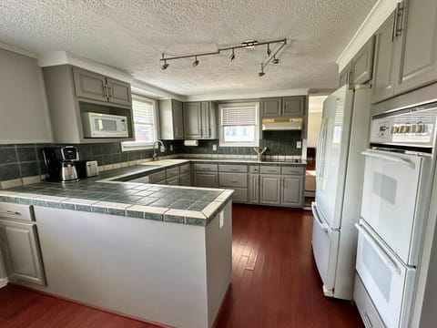 Suite, 2 Bedrooms | Private kitchen | Microwave, stovetop, coffee/tea maker, cookware/dishes/utensils