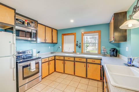 House (3 Bedrooms) | Private kitchen | Microwave, oven, stovetop, dishwasher