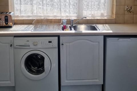 House | Private kitchen | Fridge, microwave, oven, stovetop