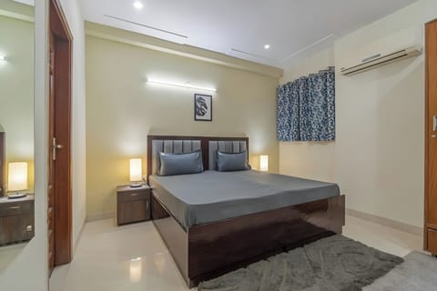 Standard Apartment | Desk, free WiFi, bed sheets