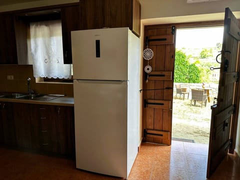 House, 1 Bedroom, Garden View | Private kitchen