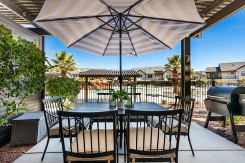 Townhome, 5 Bedrooms | Outdoor dining
