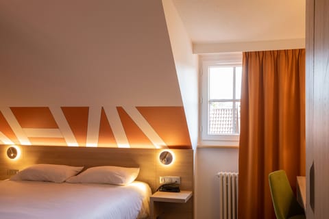 Standard Double Room | Minibar, in-room safe, desk, laptop workspace