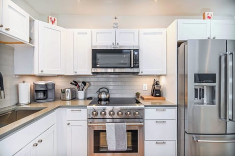 Townhome, Multiple Beds, Balcony | Private kitchen | Fridge, microwave, oven, stovetop