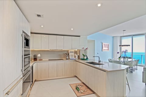 Condo, Multiple Beds, Balcony, Ocean View (Vista Point Retreat) | Private kitchen | Fridge, microwave, oven, stovetop