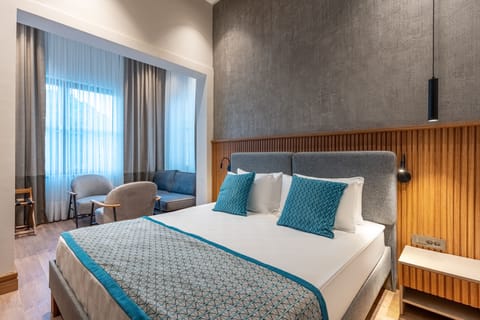 Junior Suite | Egyptian cotton sheets, premium bedding, minibar, in-room safe