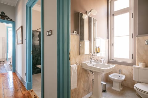 Superior Suite, Valley View | Bathroom | Shower, free toiletries, hair dryer, towels