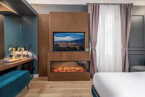 Premium bedding, down comforters, in-room safe, blackout drapes