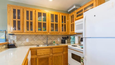 Condo, Multiple Beds, Balcony, Pool View | Private kitchen | Fridge, microwave, oven, stovetop