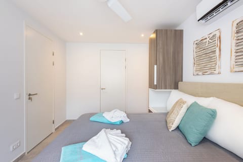 Signature Apartment | In-room safe, iron/ironing board, free WiFi