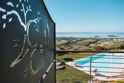 Panoramic Room, 1 Queen Bed, Lake View | Terrace/patio