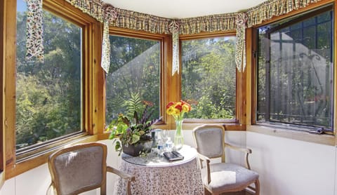 Standard Room, 1 Queen Bed (Toulouse Latrec) | 1 bedroom, hypo-allergenic bedding, pillowtop beds