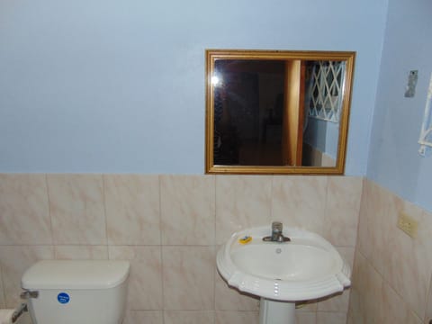 Standard Room | Bathroom