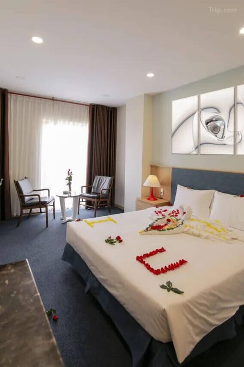 Deluxe Double Room, 1 Double Bed, City View | Egyptian cotton sheets, premium bedding, pillowtop beds, minibar