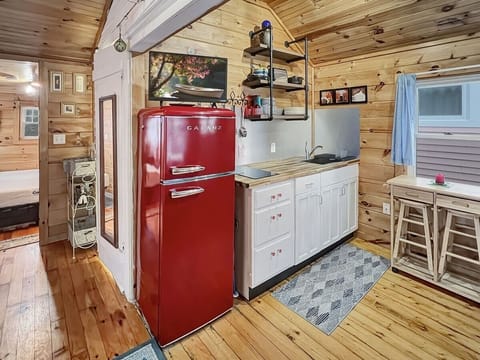 Cottage, 1 Bedroom | Private kitchen | Fridge, coffee/tea maker, toaster