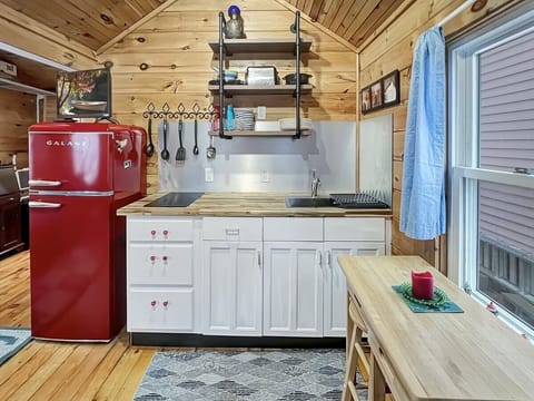 Cottage, 1 Bedroom | Private kitchen | Fridge, coffee/tea maker, toaster