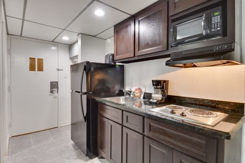 Standard Room (South - No Pets Allowed) | Private kitchen | Fridge, microwave, cookware/dishes/utensils