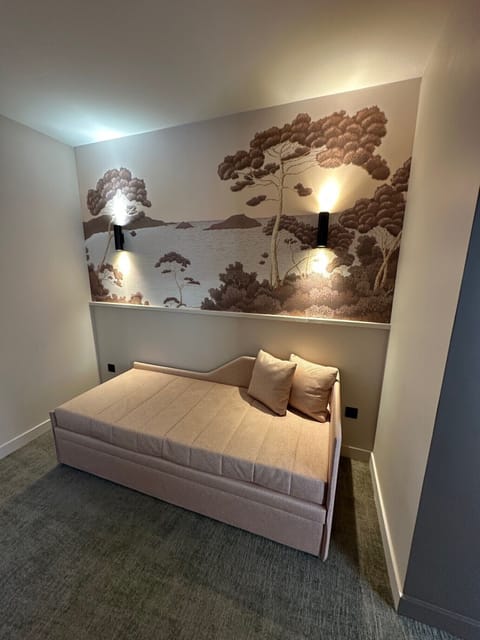 Suite | Living area | Flat-screen TV