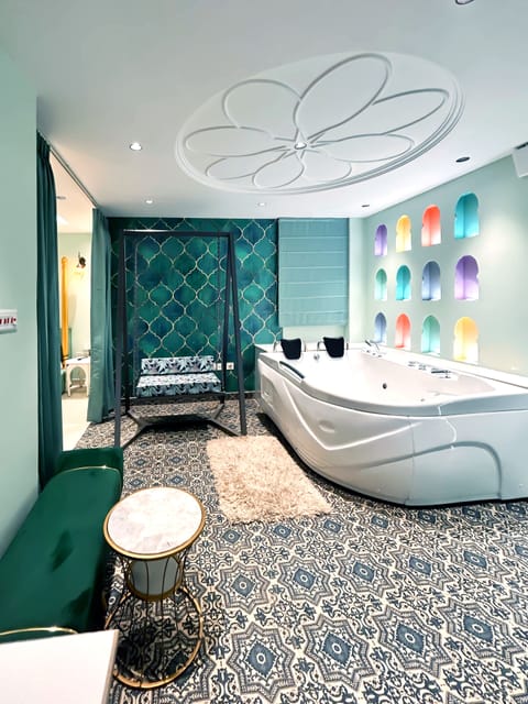 Premium Room | Deep soaking bathtub