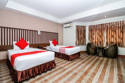 Superior Twin Room | Desk, laptop workspace, free WiFi, bed sheets