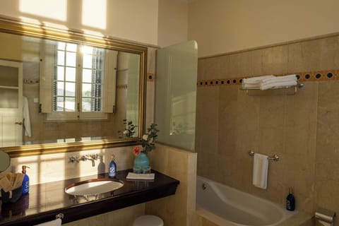 Standard Double Room | Bathroom