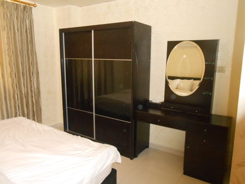 Comfort Double Room, 1 King Bed, City View | Premium bedding, pillowtop beds, minibar, in-room safe