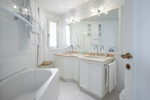 Suite, Sea View | Bathroom | Free toiletries, hair dryer, bathrobes, slippers