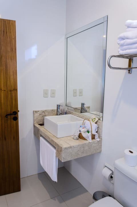 Twin Room, 2 Twin Beds | Bathroom sink