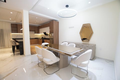 Luxury Apartment | Dining room