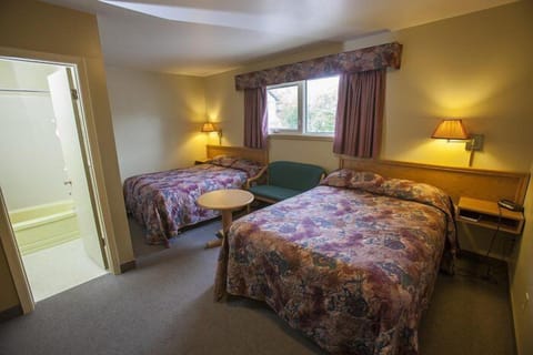 Basic Double Room, 2 Double Beds | Desk, iron/ironing board, free WiFi, bed sheets