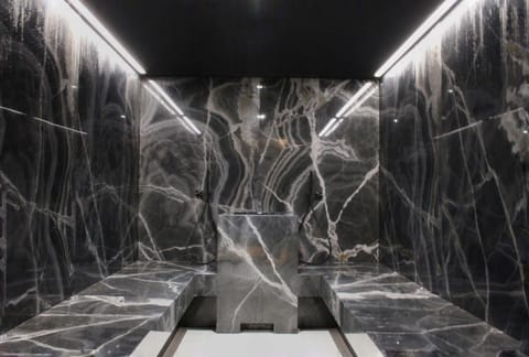 Couples treatment rooms, sauna, hot tub, steam room