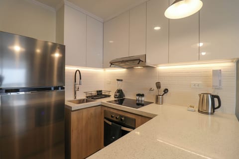 Apartment (311) | Private kitchen | Fridge, microwave, oven, toaster