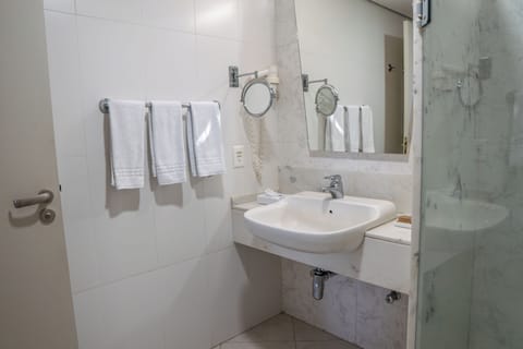 Superior Triple Room | Bathroom | Eco-friendly toiletries, hair dryer, towels, soap