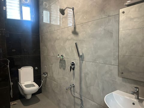 Premium Room, City View | Bathroom