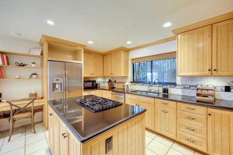 House (2 Bedrooms) | Private kitchen | Oven, stovetop, dishwasher, highchair