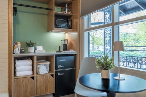 Deluxe Room | 1 bedroom, iron/ironing board, free WiFi