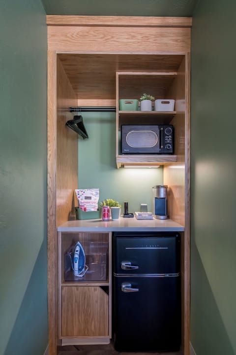 Classic Room | Iron/ironing board, free WiFi