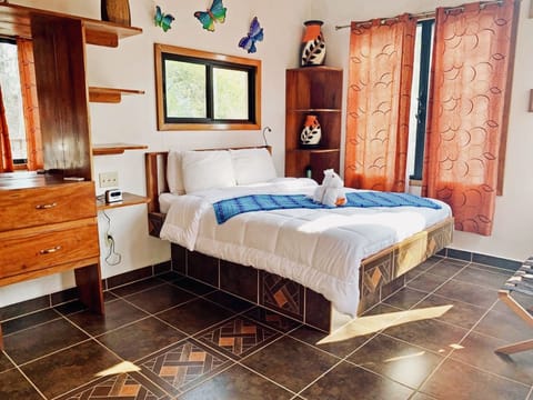 Iguana - Family Treehouse Grand Cabana | Hypo-allergenic bedding, in-room safe, individually decorated, free WiFi