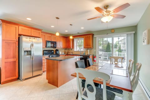 House (3 Bedrooms) | Private kitchen | Microwave, oven, stovetop, dishwasher