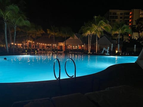 2 outdoor pools, free cabanas, pool umbrellas