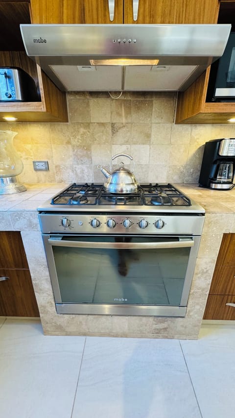 House, 1 Bedroom, Smoking, Balcony | Private kitchen