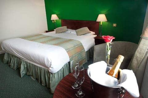 Standard Double Room | Iron/ironing board, free WiFi, bed sheets